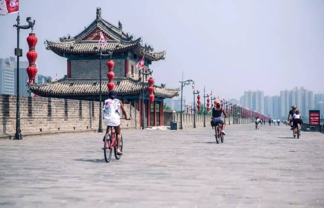 Cycle on Xi'an Ancient City Wall
