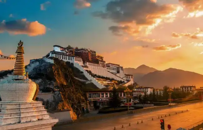8 Days Lhasa to Everest Base Tour